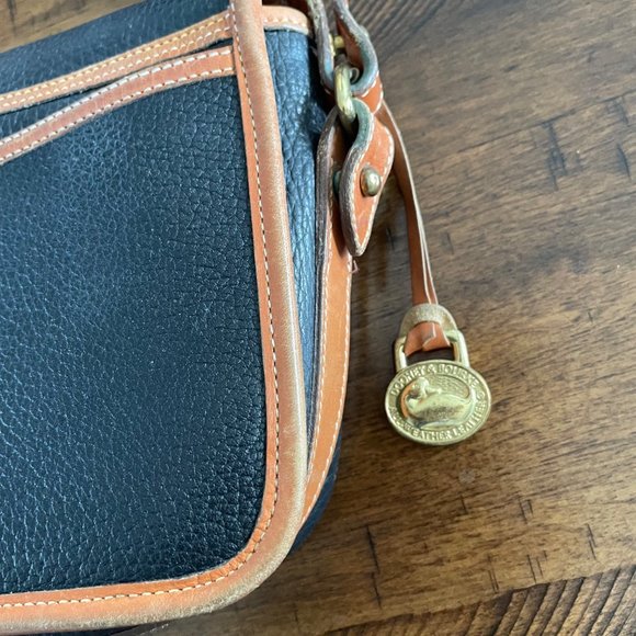 Dooney and Bourke Vintage Flap Black Brown Leather Adjustable Crossbody Bag - Picture 4 of 13